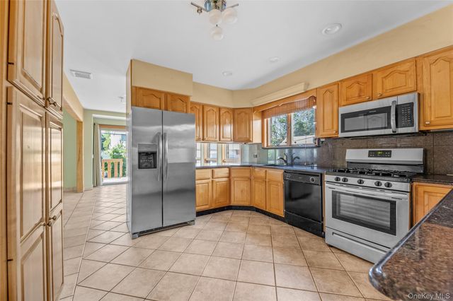 145-53 9 Avenue, Whitestone, NY 11357