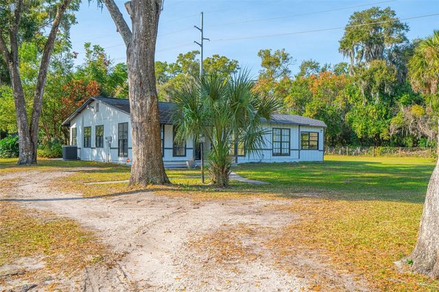 212 N SHERIDAN AVENUE, Deland, FL 32720