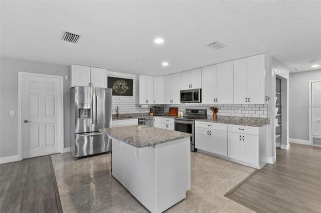 212 N SHERIDAN AVENUE, Deland, FL 32720