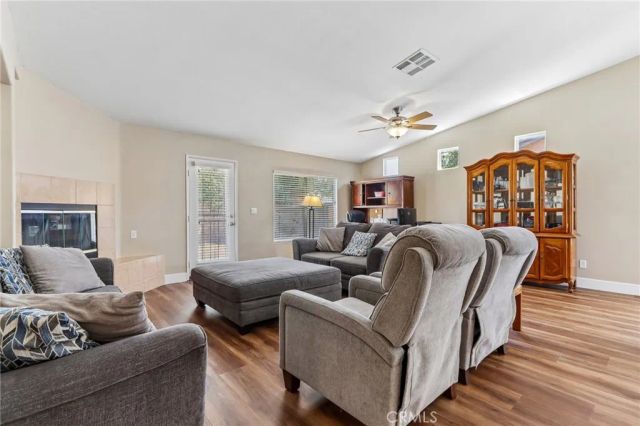 988 Roxanne, Hemet, CA 92543