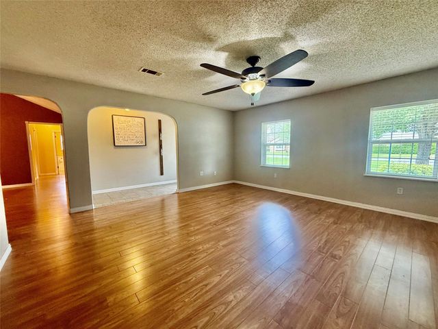 609 Roene Lane, West Columbia, TX 77486