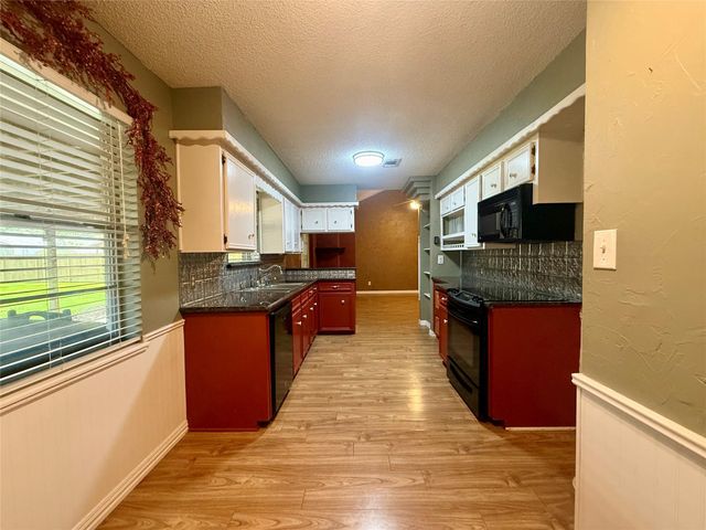 609 Roene Lane, West Columbia, TX 77486
