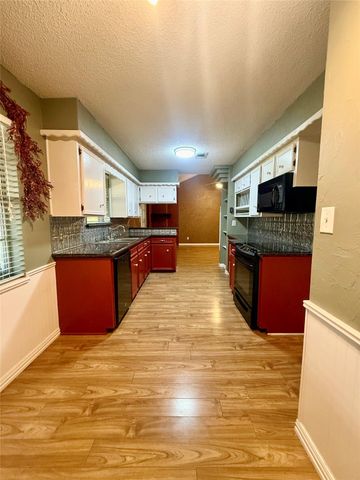 609 Roene Lane, West Columbia, TX 77486