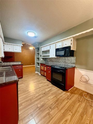 609 Roene Lane, West Columbia, TX 77486