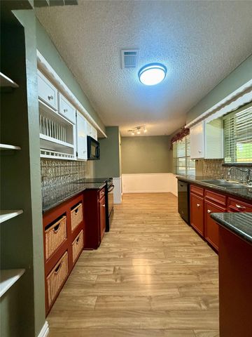 609 Roene Lane, West Columbia, TX 77486