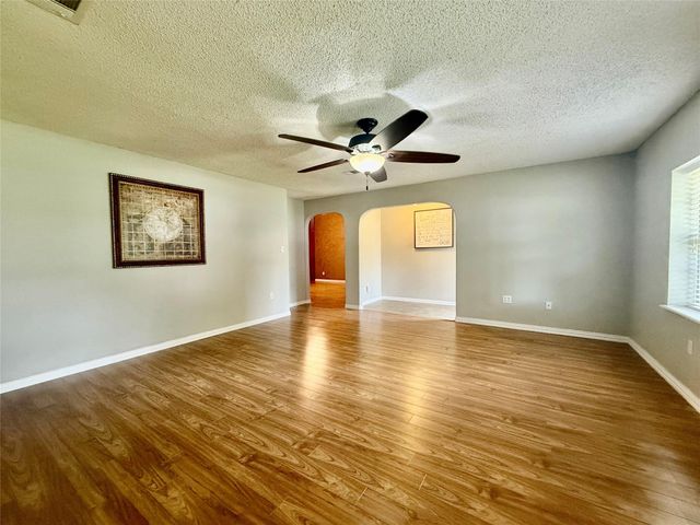 609 Roene Lane, West Columbia, TX 77486