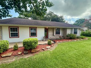 609 Roene Lane, West Columbia, TX 77486
