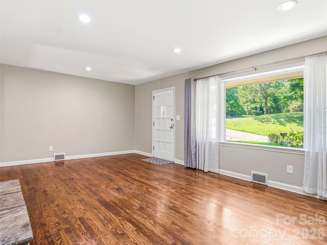 66 Hampden Road, Asheville, NC 28805