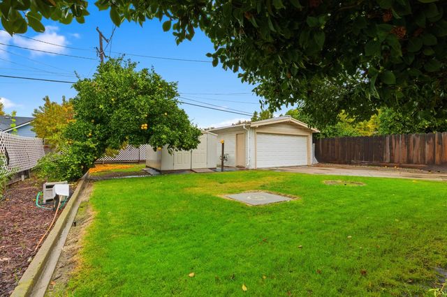 399 Flower St, Turlock, CA 95380