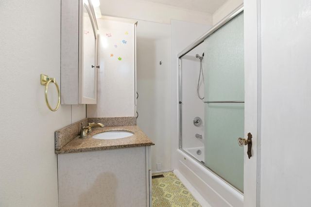 399 Flower St, Turlock, CA 95380