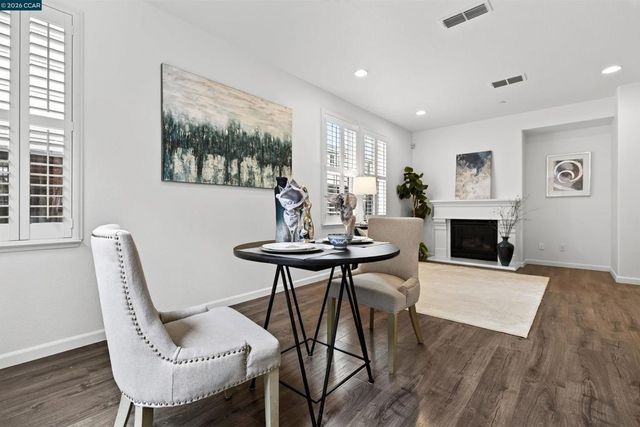 516 Falling Star Dr, Martinez, CA 94553