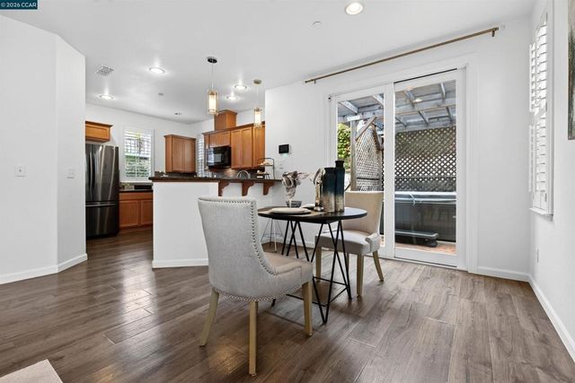 516 Falling Star Dr, Martinez, CA 94553