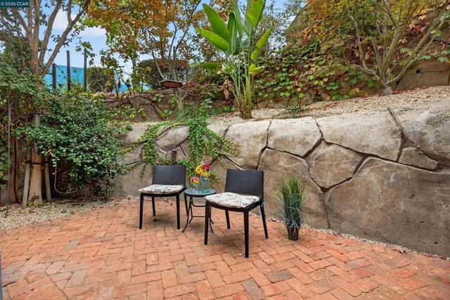 516 Falling Star Dr, Martinez, CA 94553