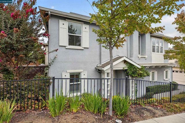 516 Falling Star Dr, Martinez, CA 94553