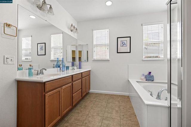 516 Falling Star Dr, Martinez, CA 94553