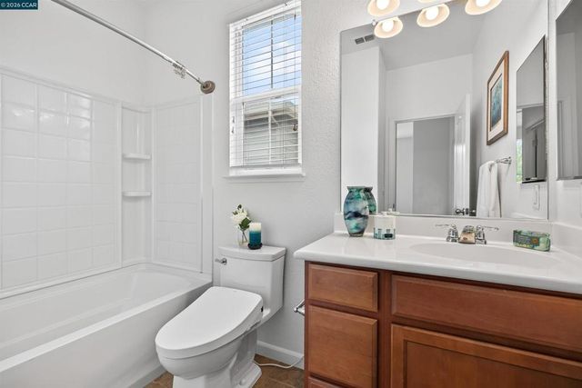516 Falling Star Dr, Martinez, CA 94553