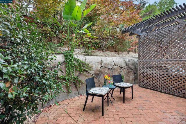 516 Falling Star Dr, Martinez, CA 94553
