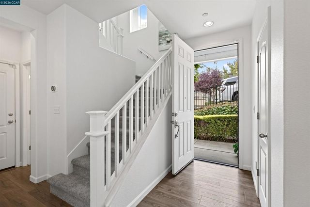 516 Falling Star Dr, Martinez, CA 94553
