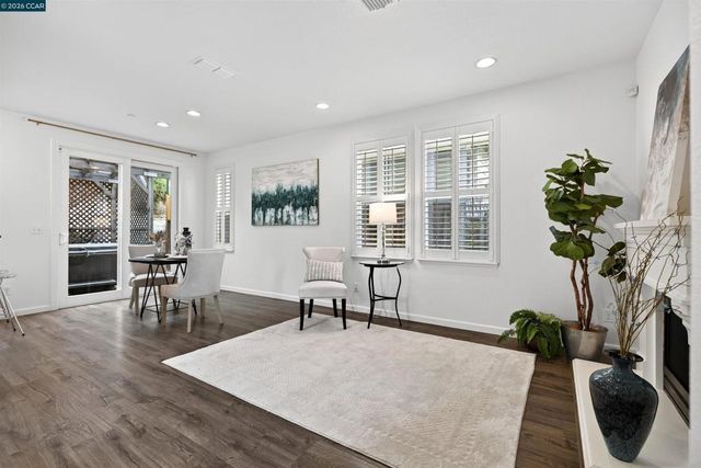 516 Falling Star Dr, Martinez, CA 94553