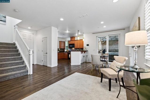 516 Falling Star Dr, Martinez, CA 94553