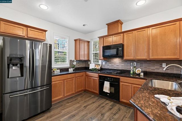 516 Falling Star Dr, Martinez, CA 94553