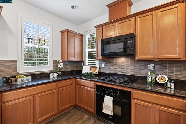 516 Falling Star Dr, Martinez, CA 94553