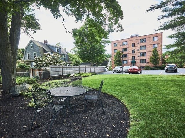 128 Pleasant St 201, Arlington, MA 02476