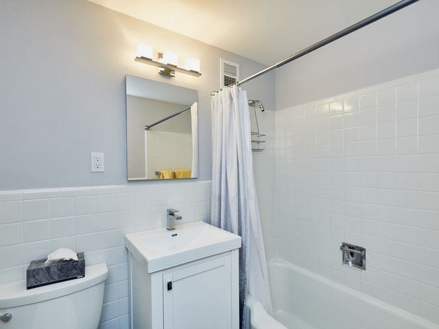 128 Pleasant St 201, Arlington, MA 02476