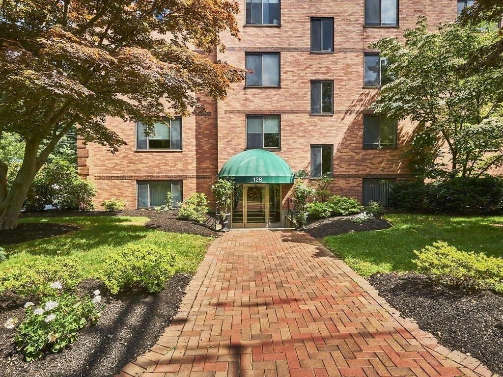 128 Pleasant St 201, Arlington, MA 02476
