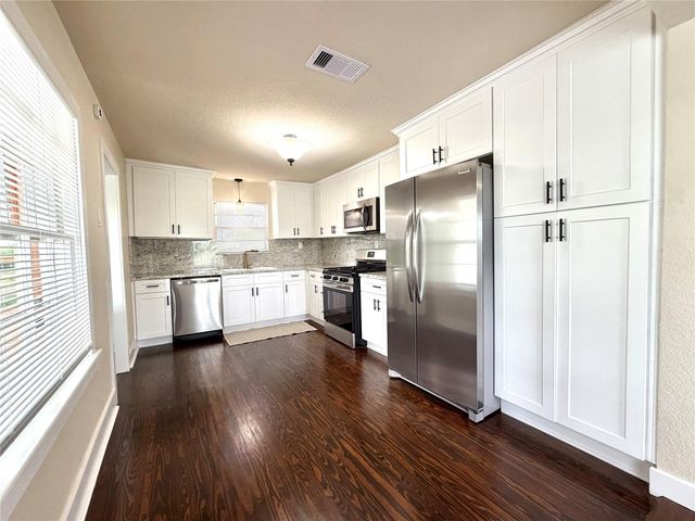 1410 N Gulf Boulevard, Freeport, TX 77541