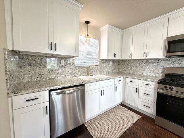 1410 N Gulf Boulevard, Freeport, TX 77541