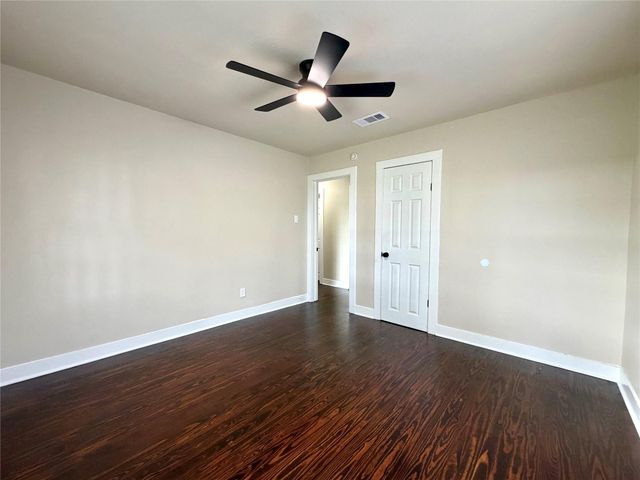 1410 N Gulf Boulevard, Freeport, TX 77541