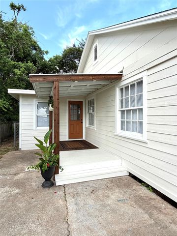 1410 N Gulf Boulevard, Freeport, TX 77541