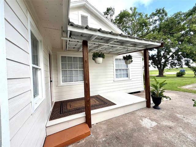 1410 N Gulf Boulevard, Freeport, TX 77541
