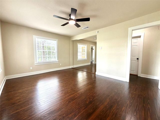 1410 N Gulf Boulevard, Freeport, TX 77541