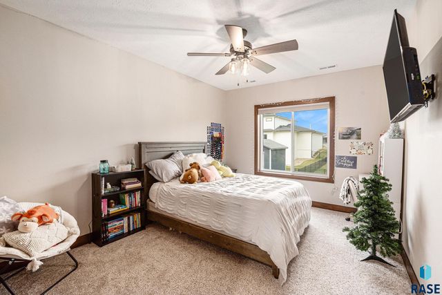 1604 W River Bend St Street, Brandon, SD 57005