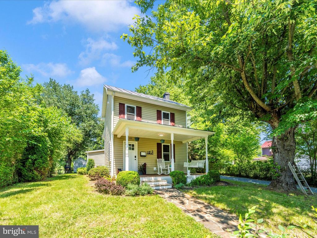 125 VIRGINIA AVE, Berryville, VA 22611