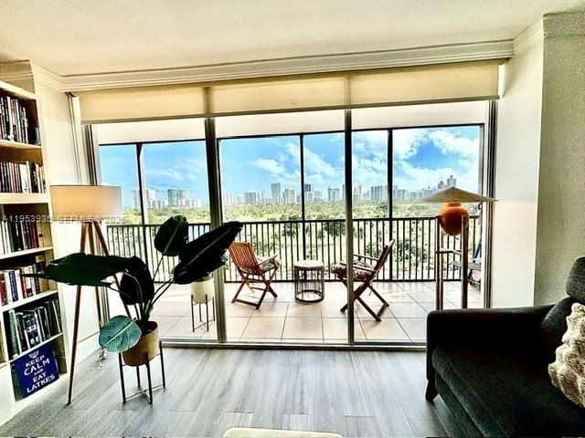 20301 W Country Club Dr 1126, Aventura, FL 33180