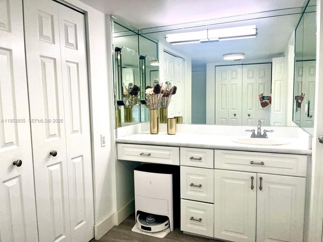 20301 W Country Club Dr 1126, Aventura, FL 33180