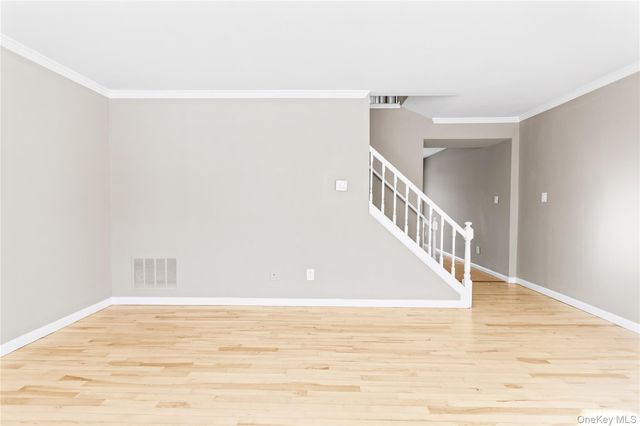 10 Bartlett Commons, Yaphank, NY 11980