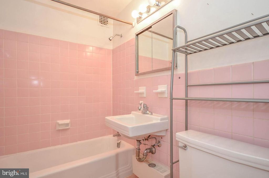 3900 TUNLAW RD NW #217, Washington, DC 20007