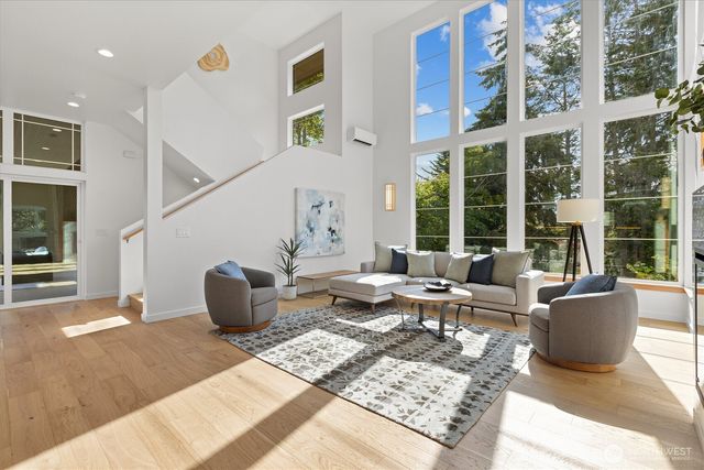 9528 28th Avenue NW, Seattle, WA 98117