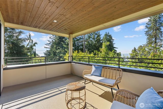 9528 28th Avenue NW, Seattle, WA 98117