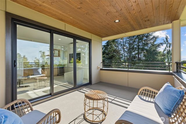 9528 28th Avenue NW, Seattle, WA 98117