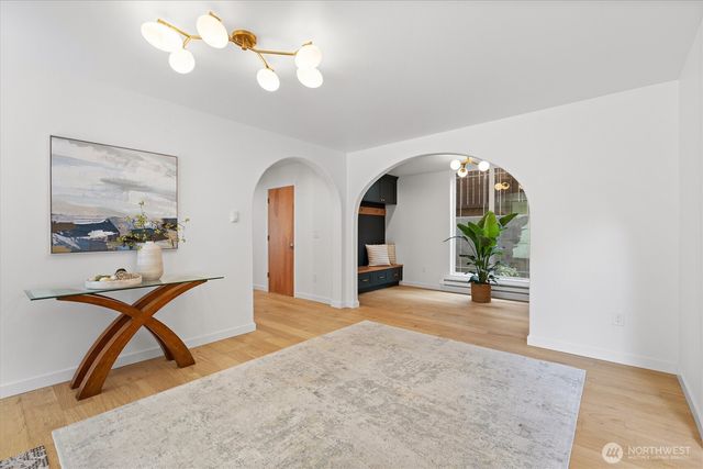 9528 28th Avenue NW, Seattle, WA 98117