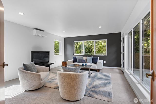 9528 28th Avenue NW, Seattle, WA 98117
