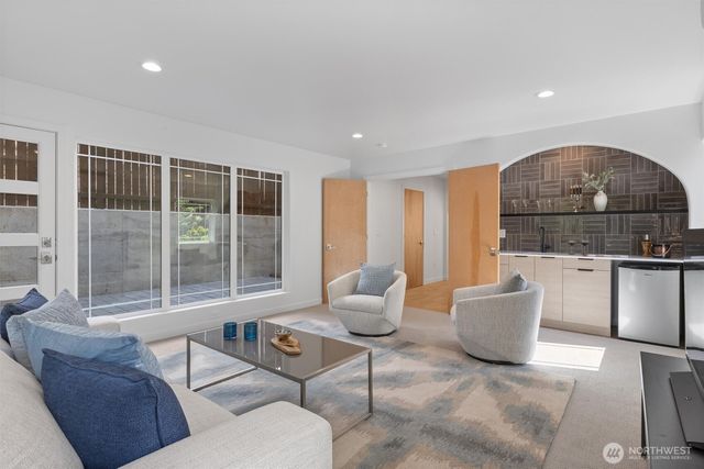 9528 28th Avenue NW, Seattle, WA 98117