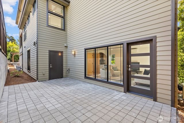 9528 28th Avenue NW, Seattle, WA 98117