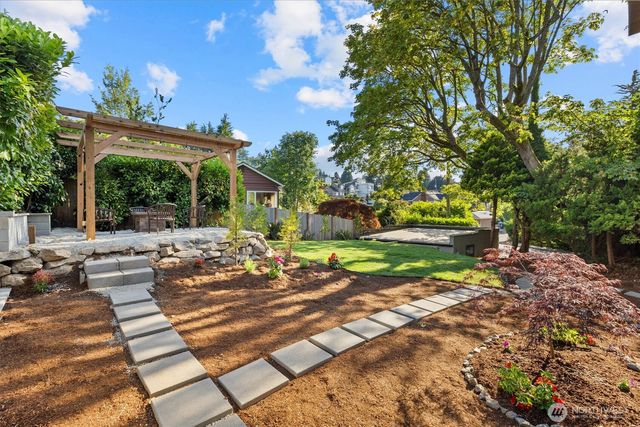 9528 28th Avenue NW, Seattle, WA 98117