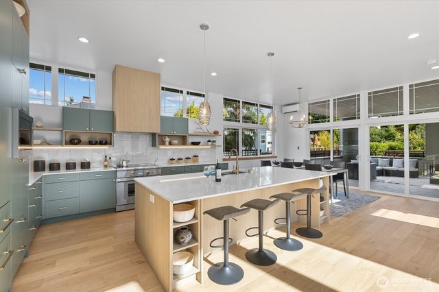9528 28th Avenue NW, Seattle, WA 98117